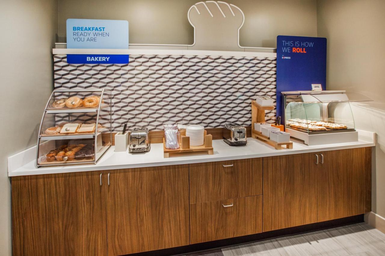 Holiday Inn Express & Suites - Valencia - Santa Clarita By Ihg ภายนอก รูปภาพ